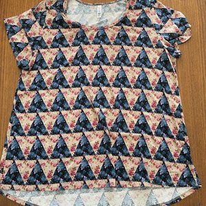 Women's LuLaRoe Classic tee size 3X (fits like a 2X); Made in the USA; navy, tan